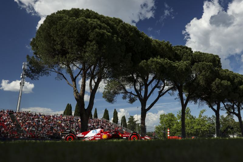 Trudna sobota Ferrari na domowym torze