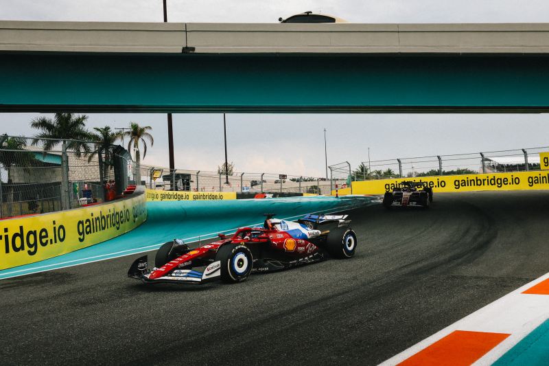 Ferrari dalej ma problemy z decyzyjnością podczas wyścigów