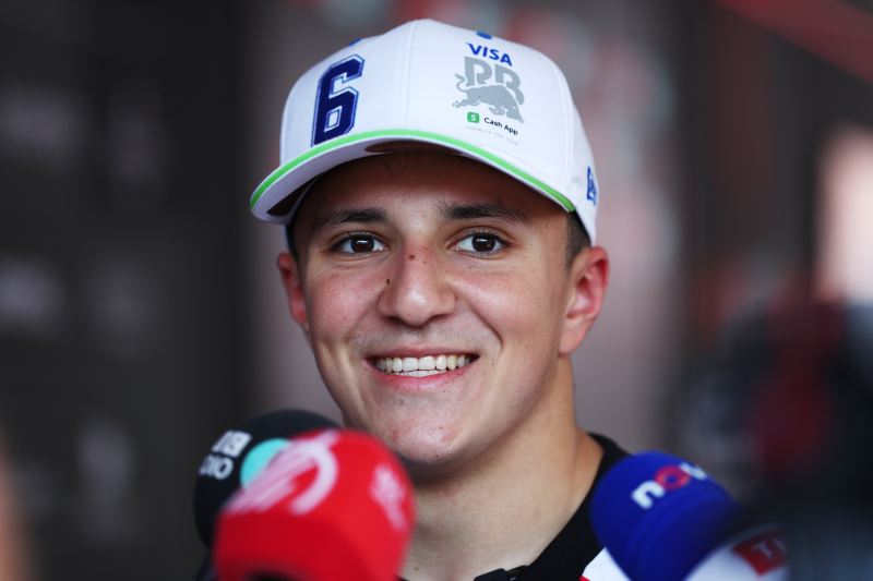 Hadjar zakwalifikował się tuż za Verstappenem